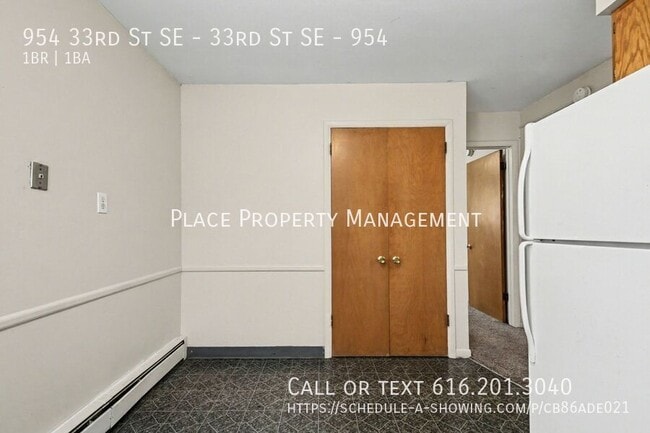 Building Photo - 954 33rd St SE