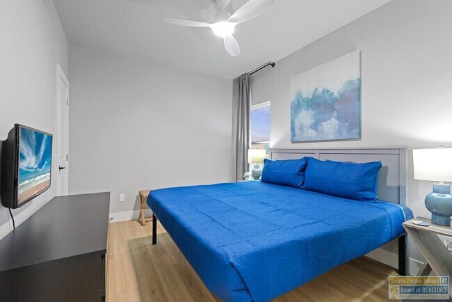 Building Photo - 111 W Sunny Isle Dr