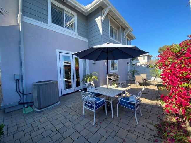 Building Photo - Beautiful 4 Bd/2.5bth within the Poinsettia Cove Community!