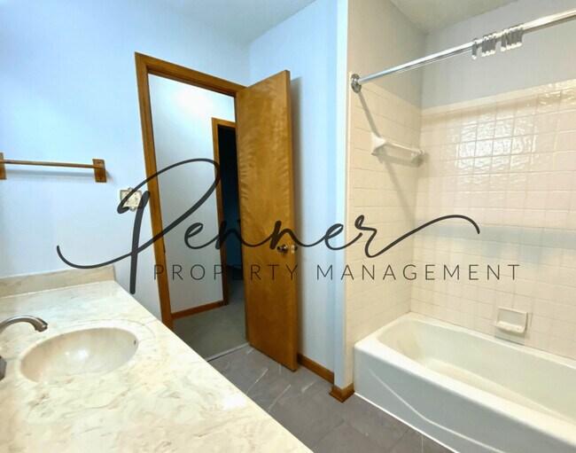 Building Photo - 2701 S Coachman Dr