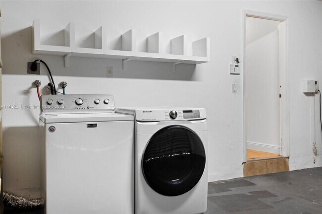 Building Photo - 14251 SW 152nd Pl