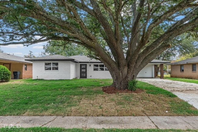 Building Photo - Check Out this 3 bed 2 bath in Bossier