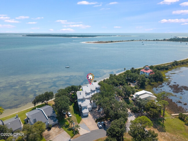 Building Photo - 3827 Mariner Dr