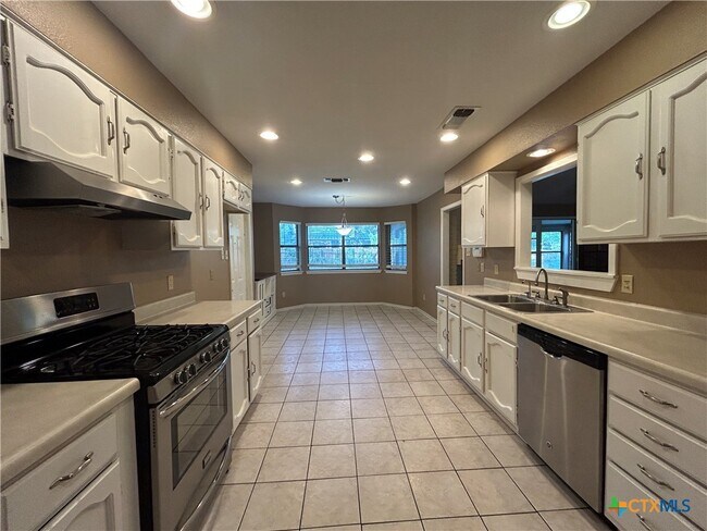 Building Photo - 826 Timber Dr