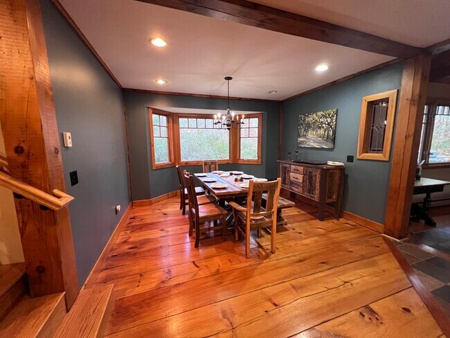 Building Photo - 34 Mirror Lake Dr