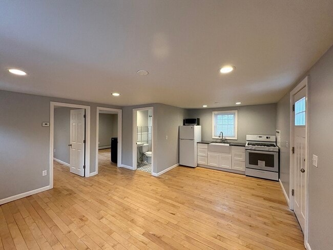 Building Photo - 154 Park St