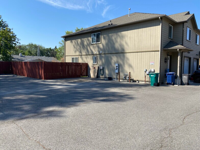 Building Photo - 312 S Blake Rd