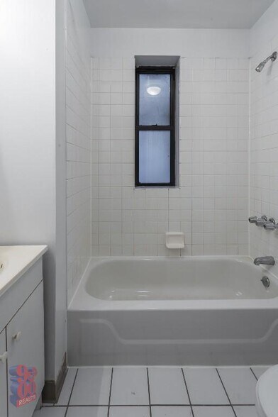 Building Photo - 221 E 23rd St