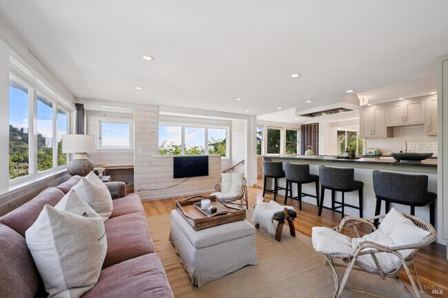 Building Photo - 40 Laurel Ave