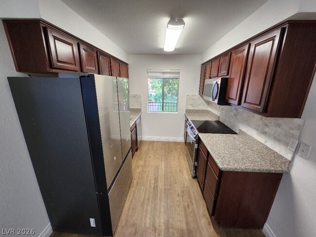 Building Photo - 5081 River Glen Dr