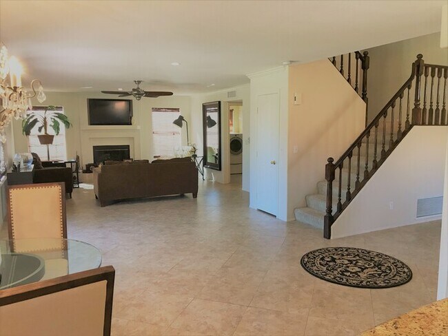 Building Photo - Beautiful 4Bd x 2.5Bath w/ HUGE Backyard &...