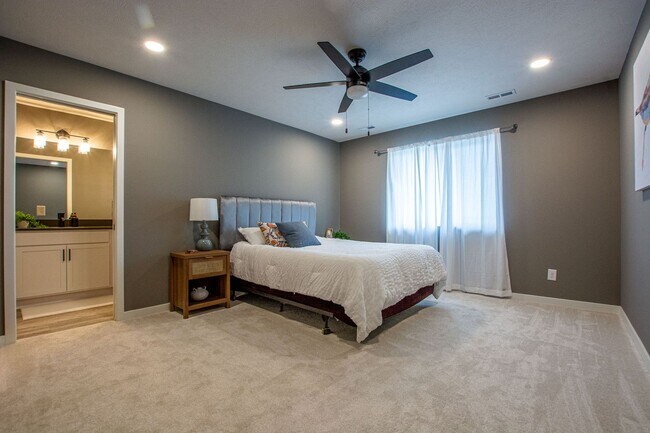 Building Photo - 14802-14804 Willow Street