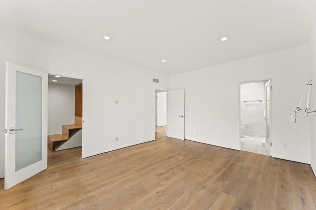 Building Photo - 13336 Maxella Ave