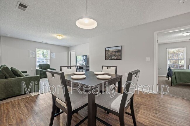 Building Photo - 74 Fantasy Ln