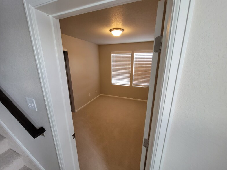 Building Photo - 7046 Silvergrass Dr