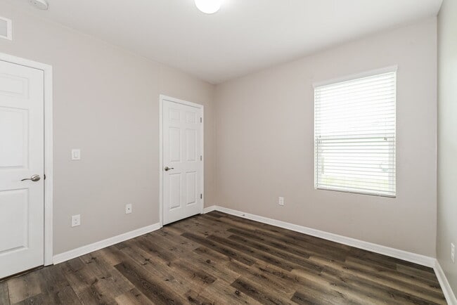 Building Photo - 31 NE 9th Pl