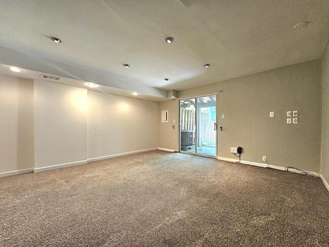 Building Photo - 7664 Northern Oaks Ct