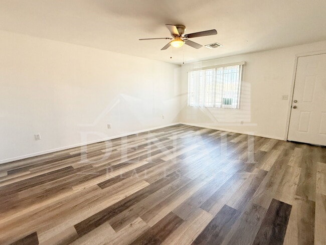 Building Photo - 2027 N 66th Dr