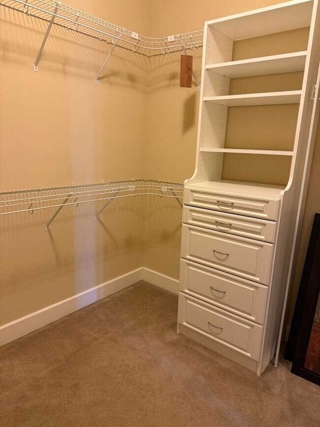 Building Photo - Furnished 2 Bedroom in Winstead Commons! Convenient to Lawndale Dr, Battleground Ave, and More!