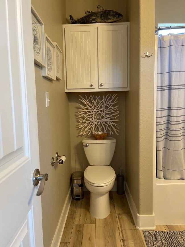 Building Photo - 971 Kent Dr