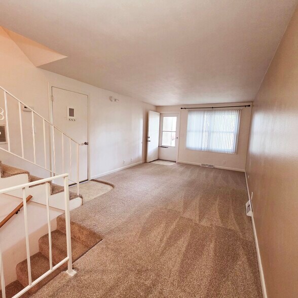 Livingroom - 5205 N Montclair Ave