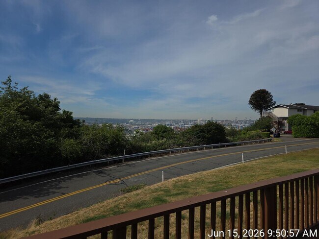 Building Photo - Tacoma views retro 3 bed 2 bath home, available now!