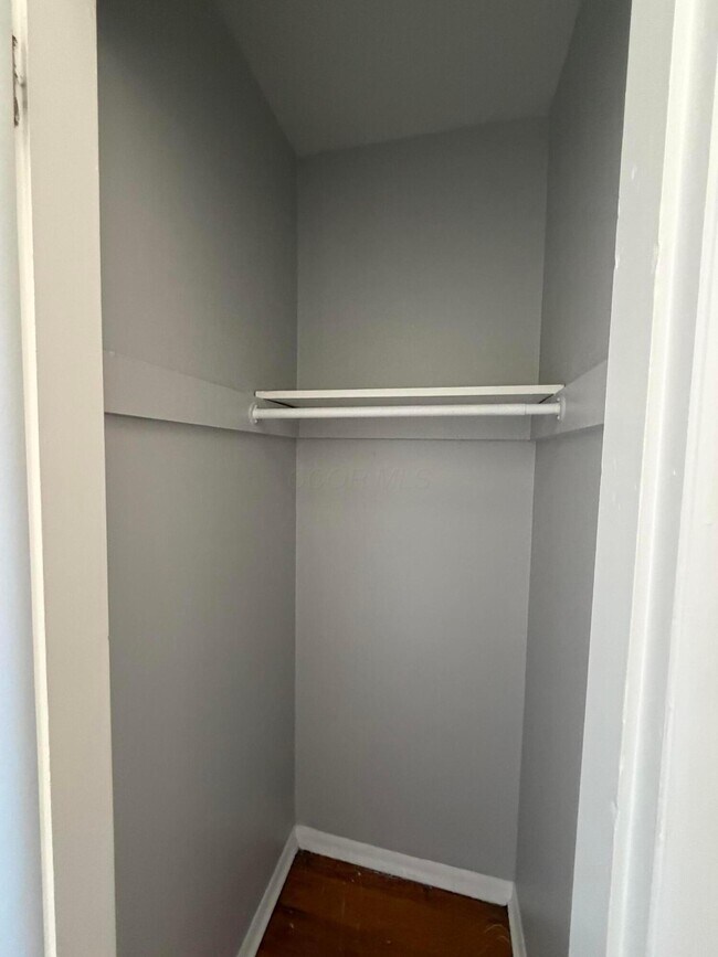 Building Photo - 1975 Dunbar Dr