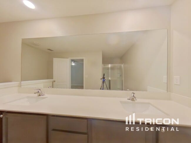 Building Photo - 1596 Wynford Cir