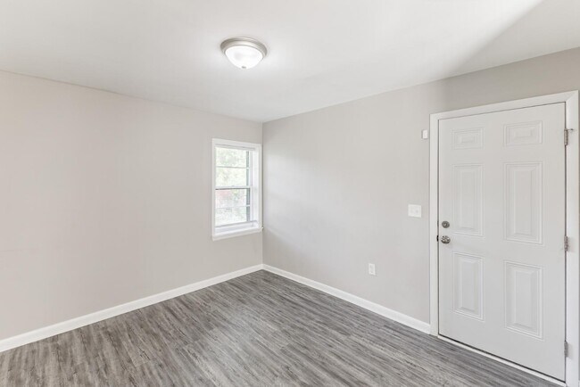 Building Photo - 2402 Mcclain Cir NW