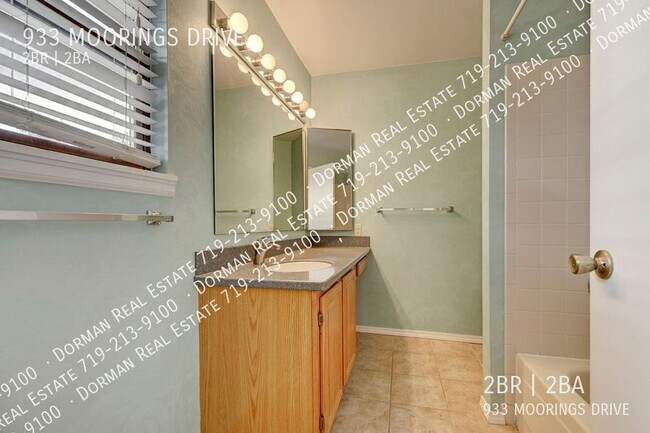 Building Photo - 933 Moorings Dr