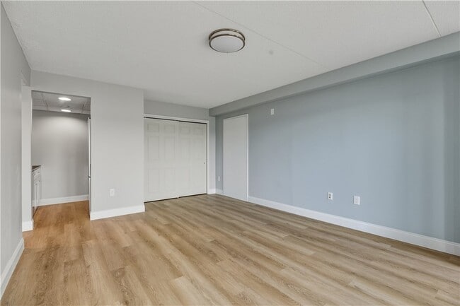 Building Photo - 20 America Way