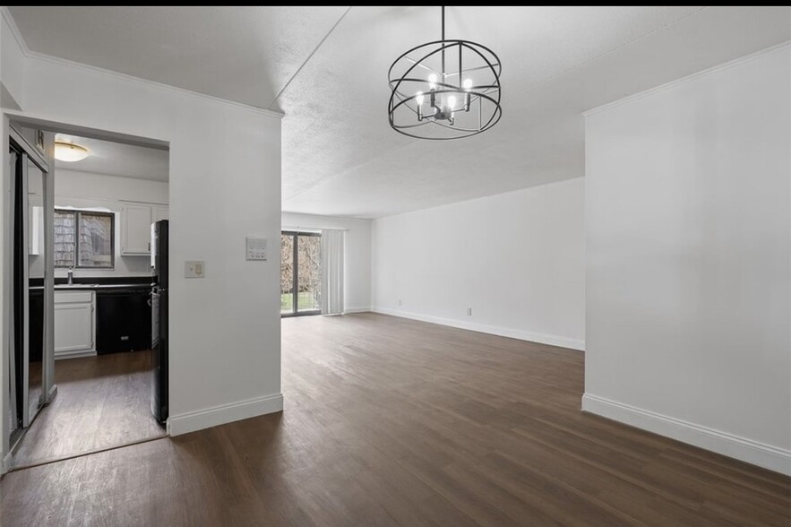 Building Photo - 1232 Forest Green Dr