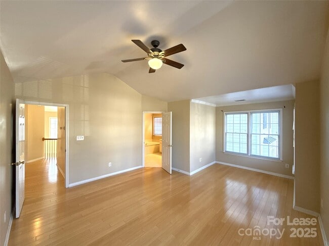 Building Photo - 1928 Dearmon Dr