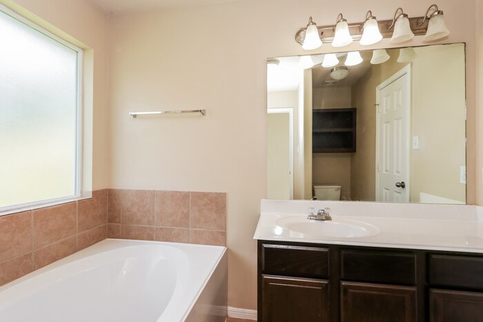 Building Photo - 1015 Bahia Vista Dr