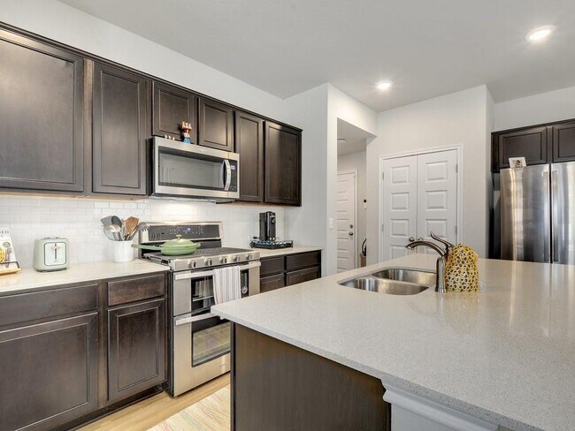 Building Photo - 7913 Mellencamp Dr