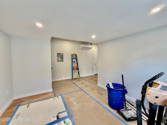 Building Photo - 110 4th Ave