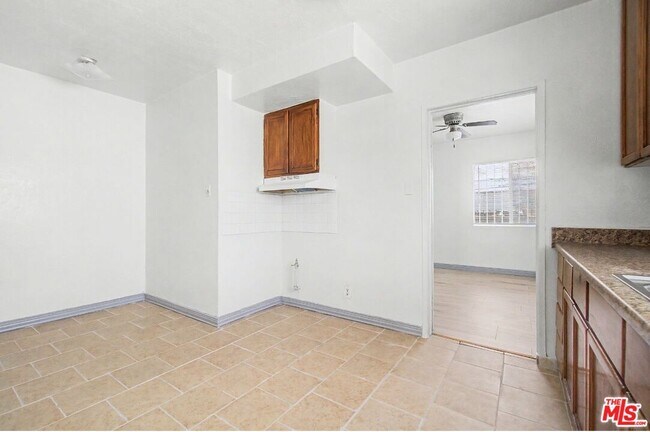 Building Photo - 12015 S Willowbrook Ave