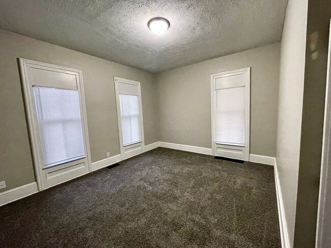 Building Photo - 650 W Ash St