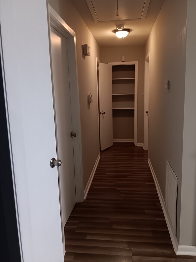 Building Photo - 8722 Orleans Dr