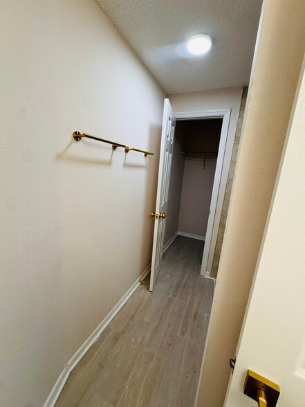 Building Photo - 6650 Pinnochio Dr