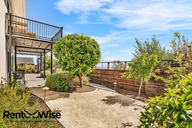 Building Photo - 16093 Selborne Dr