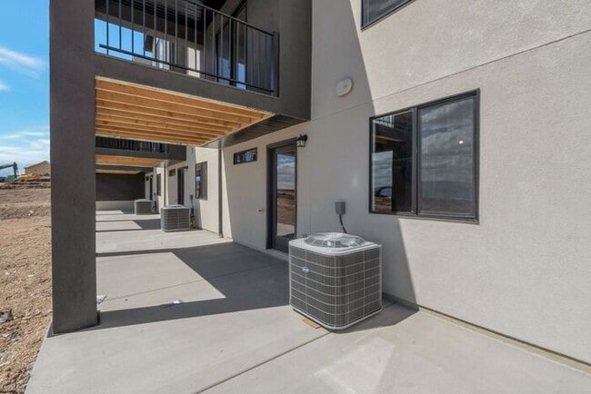 Building Photo - INVERNESS - BRAND NEW LUXURY ROW END THOUSE W 2 CAR GARAGE