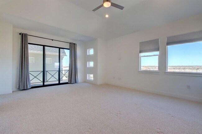 Building Photo - 6133 Seville Dr