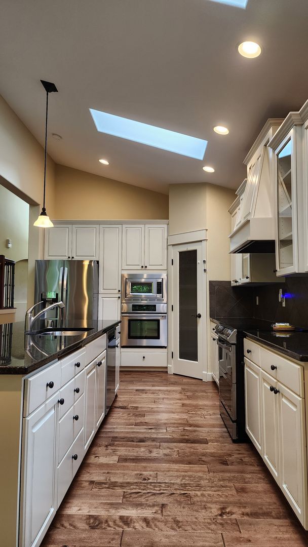 Building Photo - Beautiful Campus Glen 4-Bedroom!