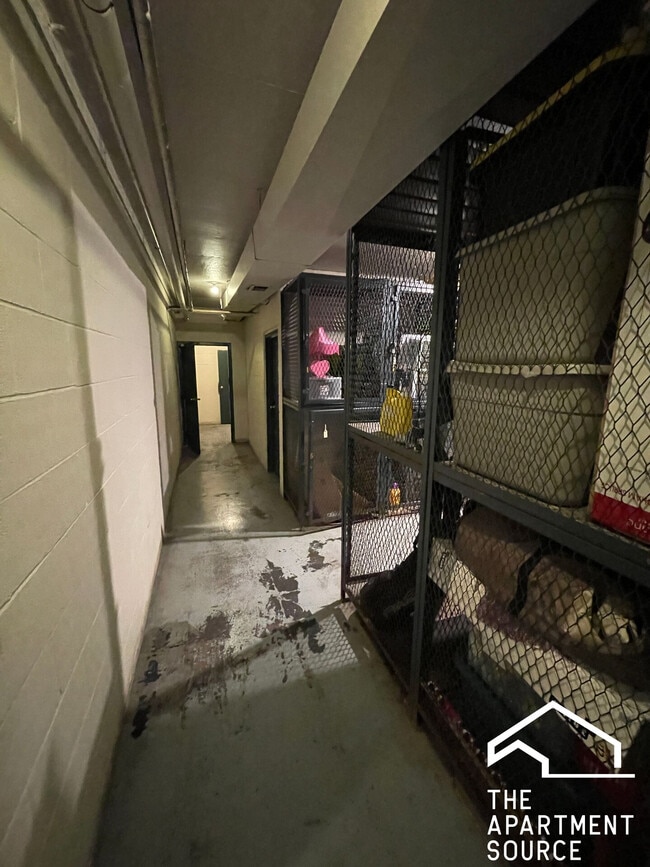 Building Photo - 744 W Gordon Ter