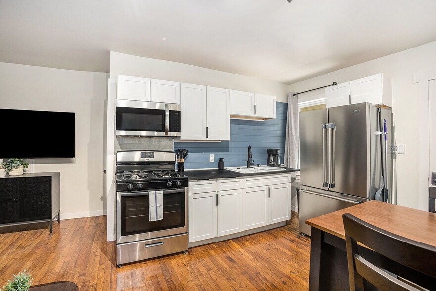 Building Photo - 37 Gold Ave NW