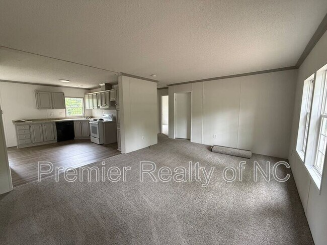 Building Photo - 5474 Robinhood Rd