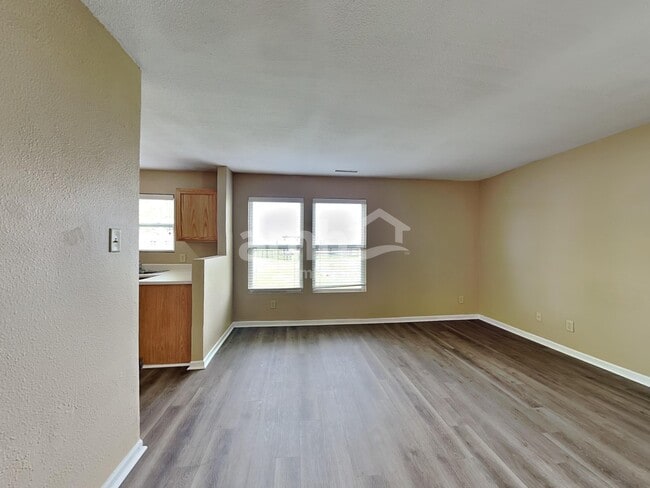 Building Photo - 944 Stonehurst Dr