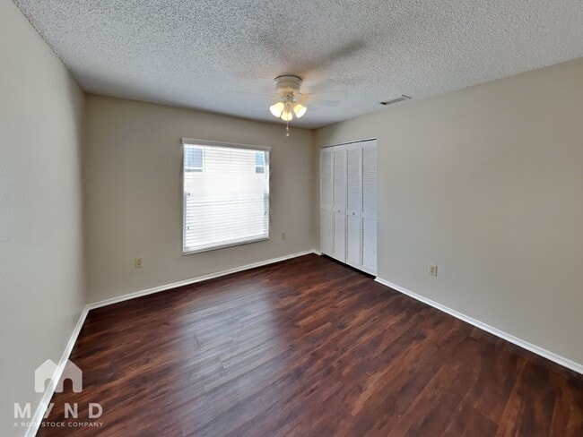 Building Photo - 11211 Sailbrooke Dr