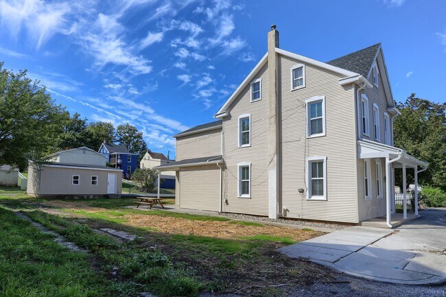 Building Photo - 1232 Lafayette St